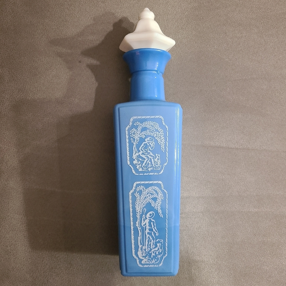 vtg collectible midcentury‎ 1965 Jim Beam Wedgewood milk glass liquor decanter